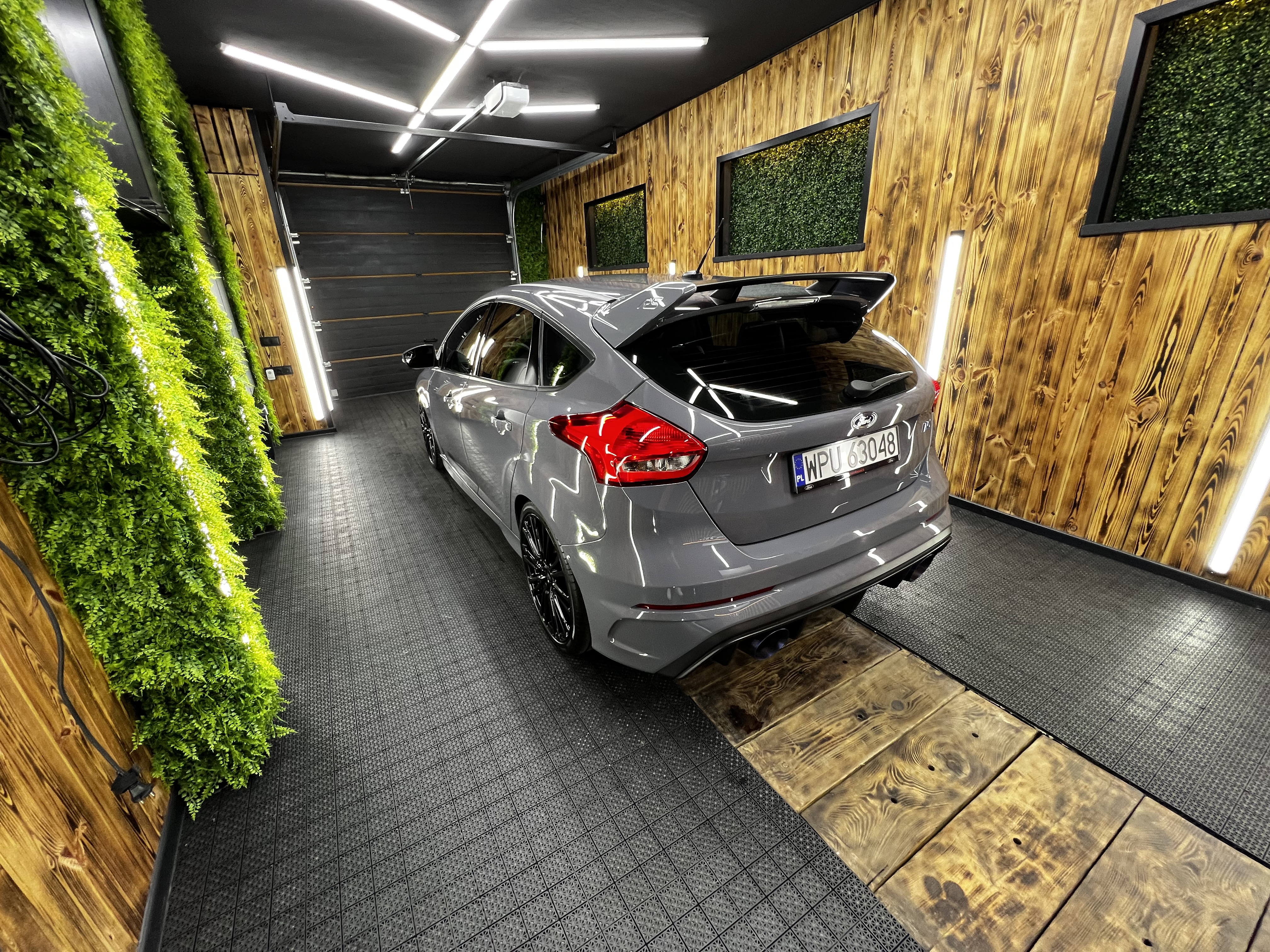 Ford Focus RS po korekcie lakieru, powłoce i detailingu wnętrza w Jungle Car Spa