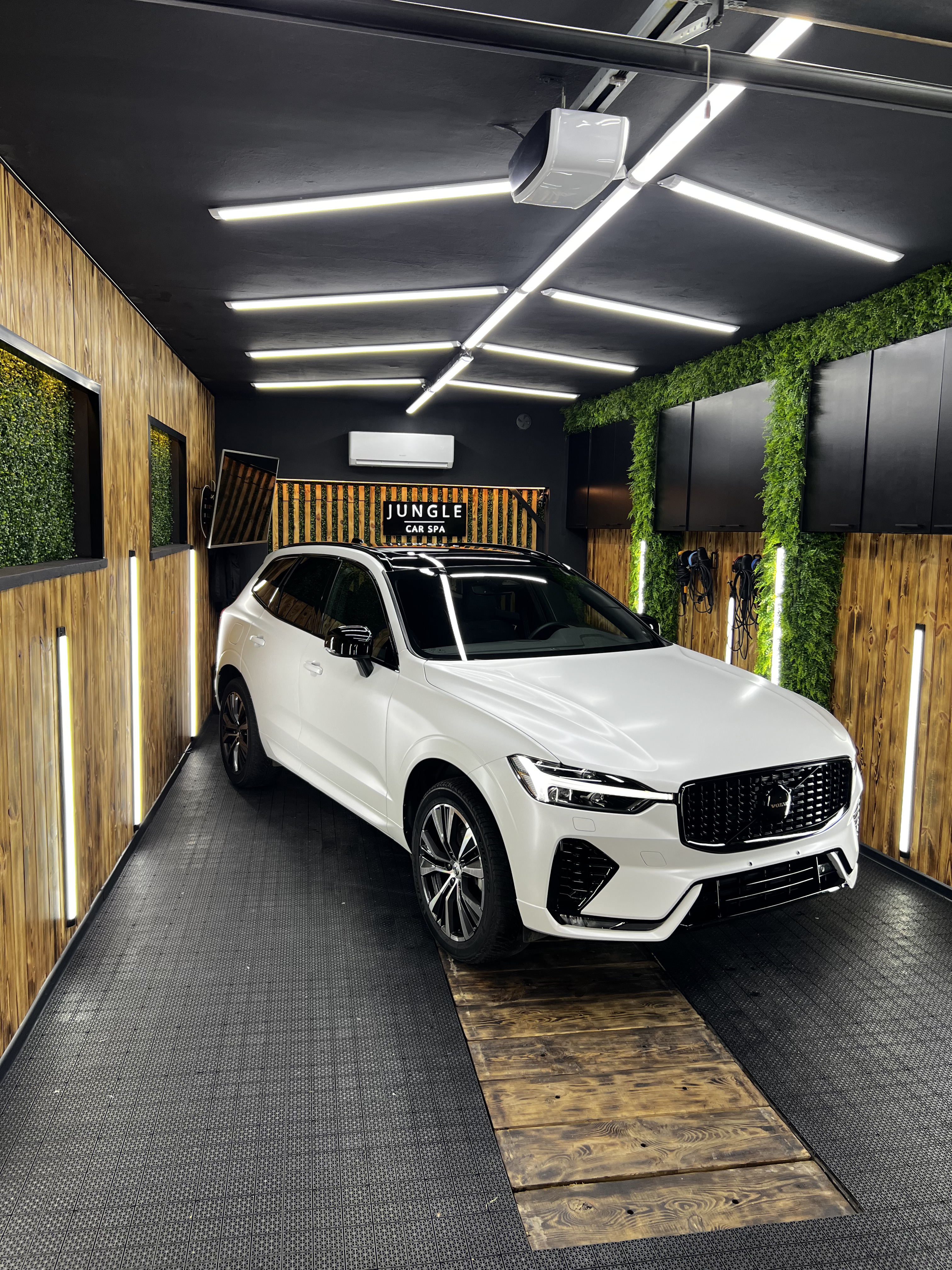 Volvo XC60 zabezpieczone matową folią PPF w Jungle Car Spa